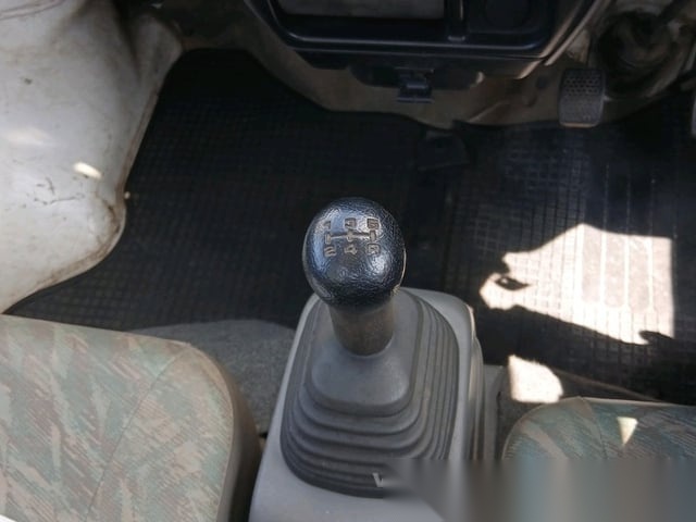 
								Low-Mile Legend: 2000 Suzuki Carry 4WD Manual full									