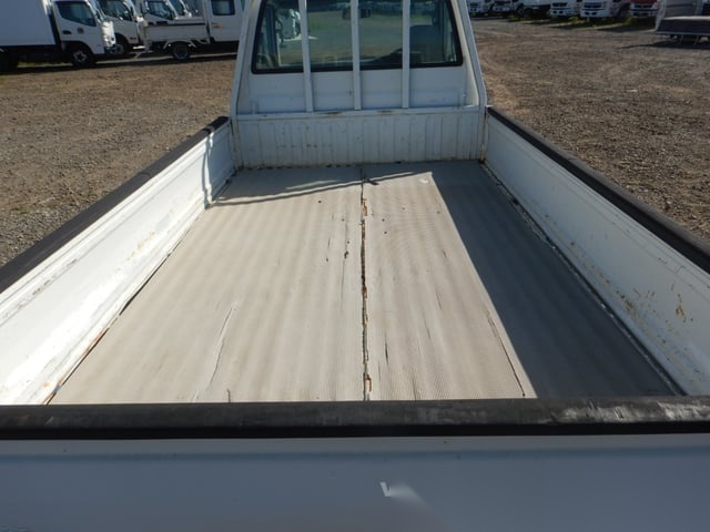 
								Toyota Tough: 2001 Townace 4×4 Manual Utility full									