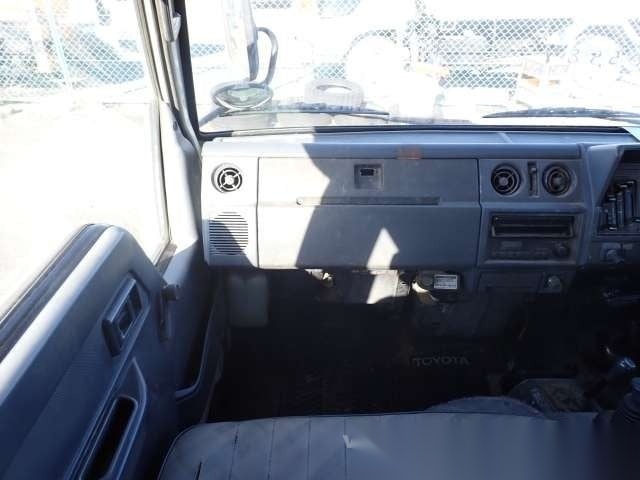 
								Toyota Tough: ’94 Hiace 4WD Truck w/ Locker full									