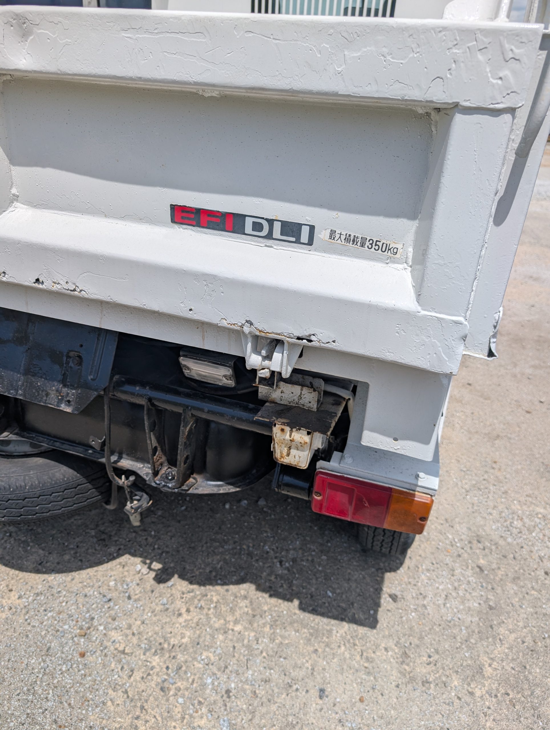 
								Low-Mileage Workhorse: 2001 Daihatsu Hijet 4WD Dump Truck full									