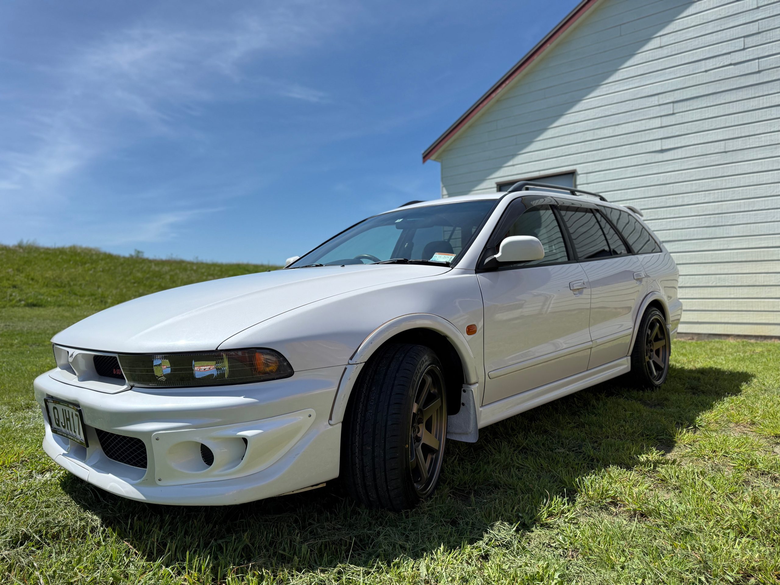 
								Twin-Turbo Terror: 2001 Mitsubishi Legnum VR-4 5MT full									