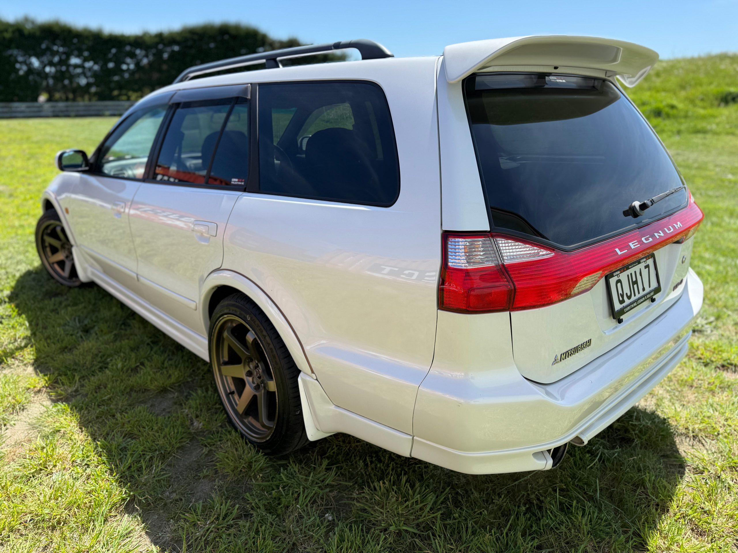 
								Twin-Turbo Terror: 2001 Mitsubishi Legnum VR-4 5MT full									
