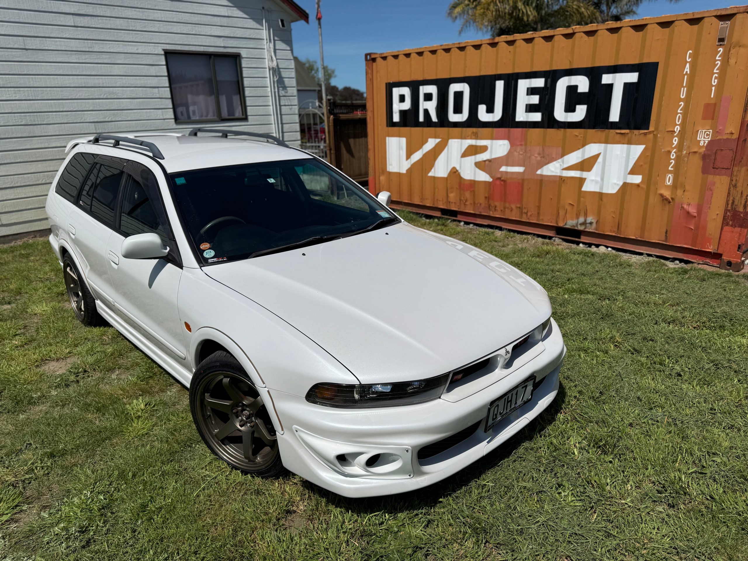 
								Twin-Turbo Terror: 2001 Mitsubishi Legnum VR-4 5MT full									