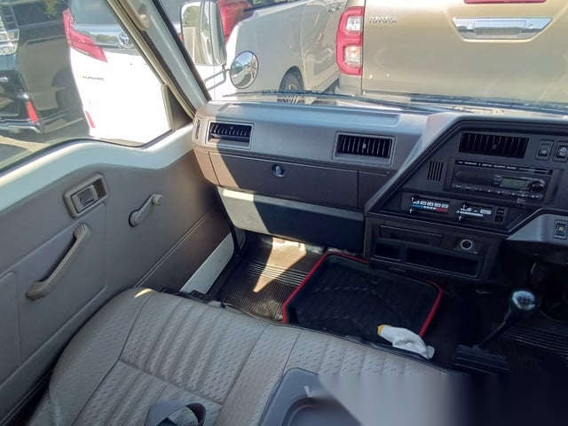 
								Retro Japanese Cargo Cruiser: 1992 Nissan Homy Coach Manual full									