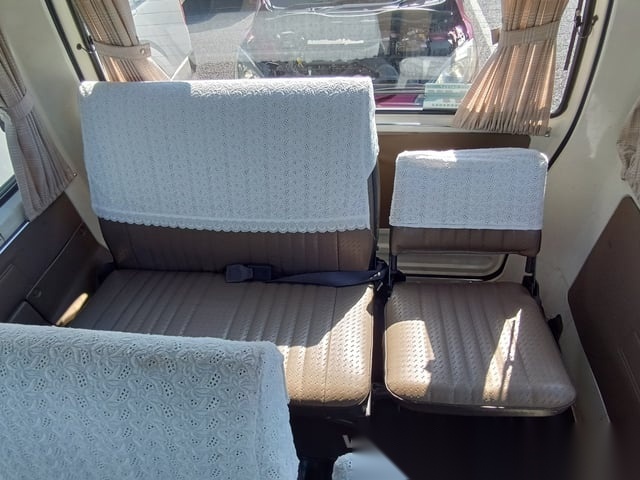 
								Retro Japanese Cargo Cruiser: 1992 Nissan Homy Coach Manual full									