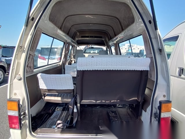 
								Retro Japanese Cargo Cruiser: 1992 Nissan Homy Coach Manual full									