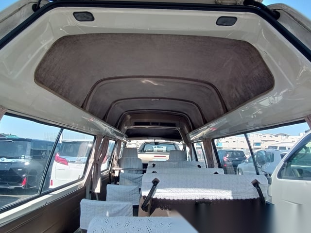 
								Retro Japanese Cargo Cruiser: 1992 Nissan Homy Coach Manual full									